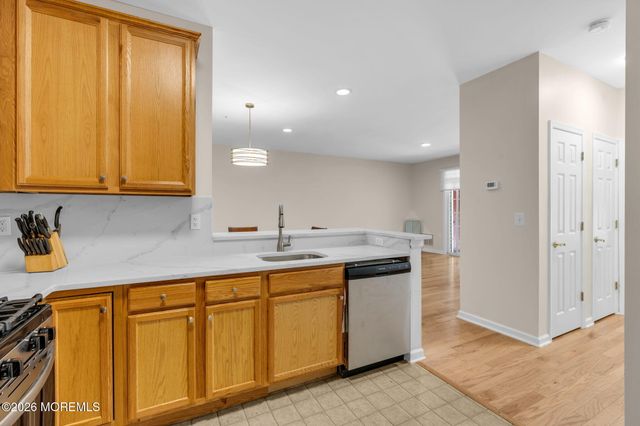 313 Sophee Lane, Lakewood, NJ 08701