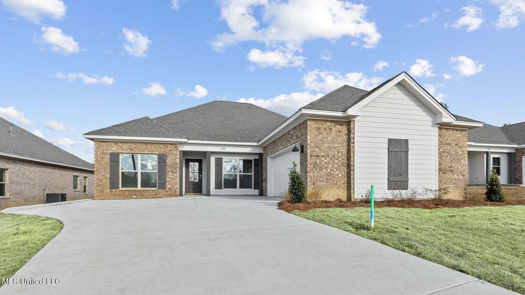 352 Carr Farms Rd, Ridgeland, MS 39157