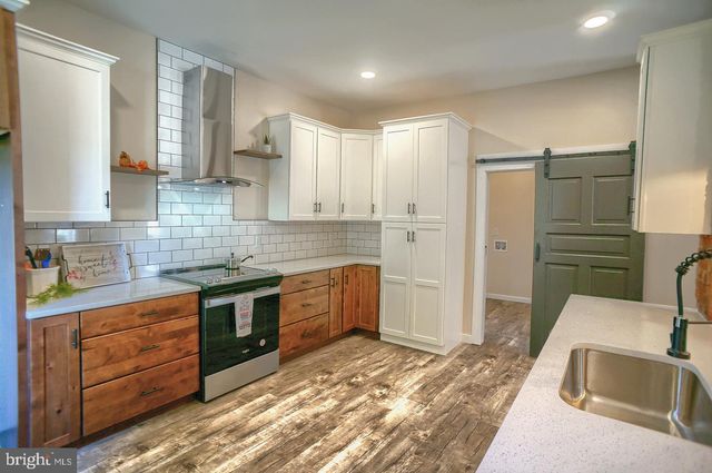 215 E MARKET ST, Gratz, PA 17030