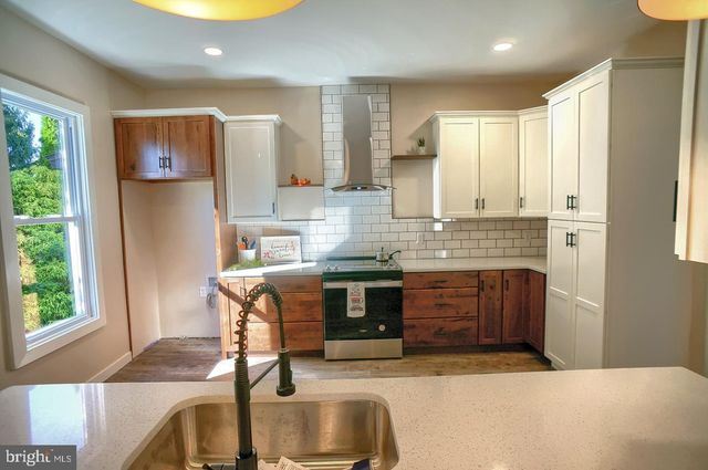 215 E MARKET ST, Gratz, PA 17030