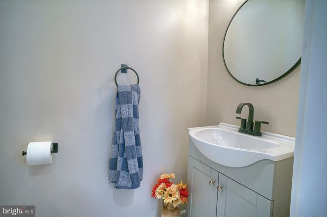 215 E MARKET ST, Gratz, PA 17030
