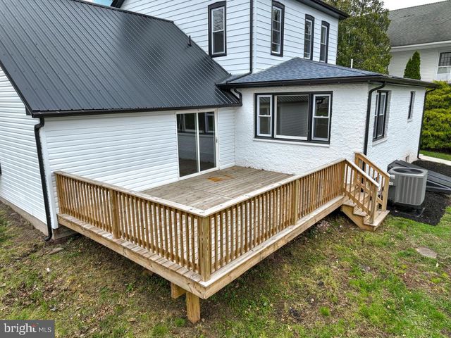 215 E MARKET ST, Gratz, PA 17030