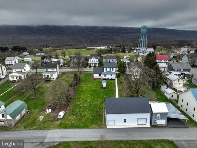 215 E MARKET ST, Gratz, PA 17030