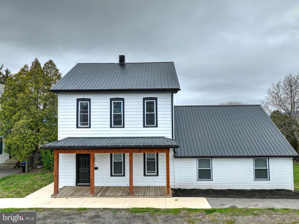 215 E MARKET ST, Gratz, PA 17030