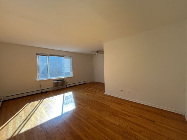 516 W Melrose Street 506, Chicago, IL 60657