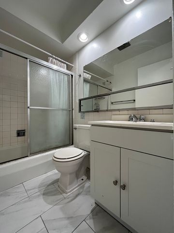 516 W Melrose Street 506, Chicago, IL 60657
