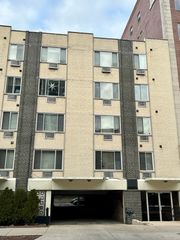 516 W Melrose Street 506, Chicago, IL 60657