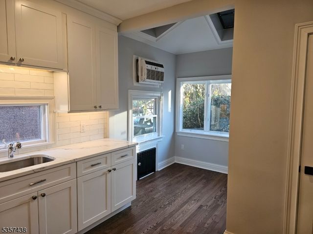 31 Wyckoff Ave, Wyckoff Twp., NJ 07446