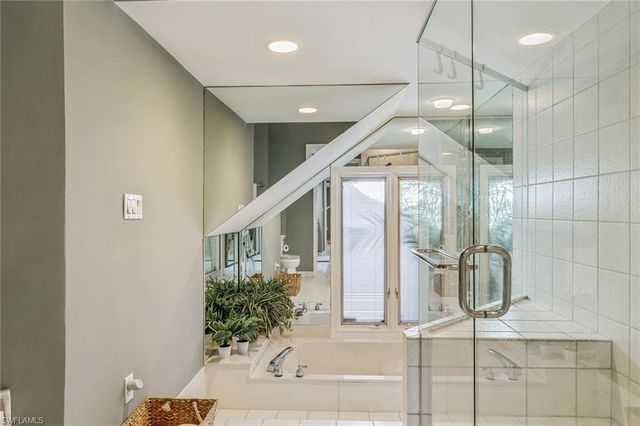 6652 Trident WAY J-1, Naples, FL 34108