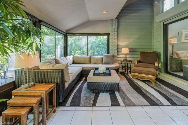 6652 Trident WAY J-1, Naples, FL 34108