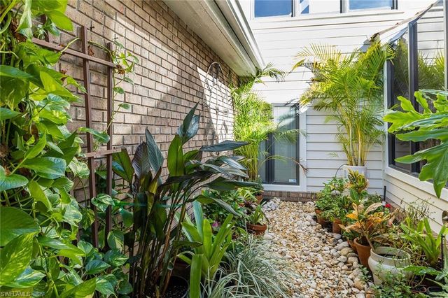 6652 Trident WAY J-1, Naples, FL 34108
