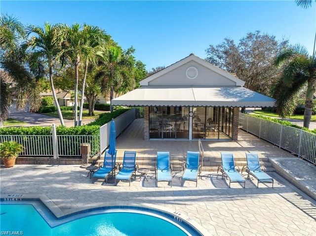 6652 Trident WAY J-1, Naples, FL 34108