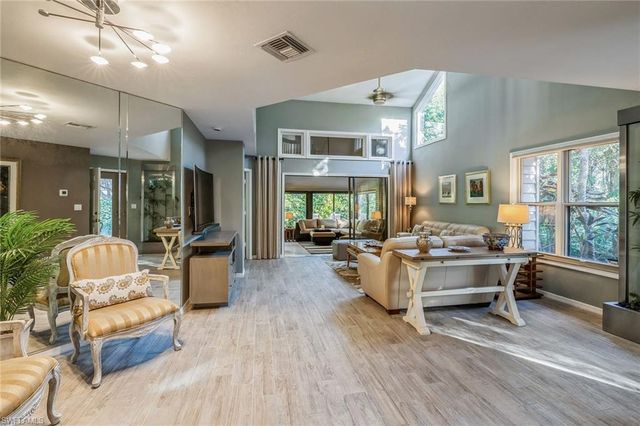 6652 Trident WAY J-1, Naples, FL 34108