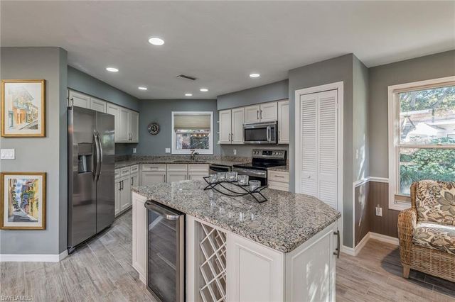 6652 Trident WAY J-1, Naples, FL 34108
