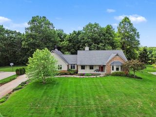11202 Clovis Pointe Drive, South Lyon, MI 48178