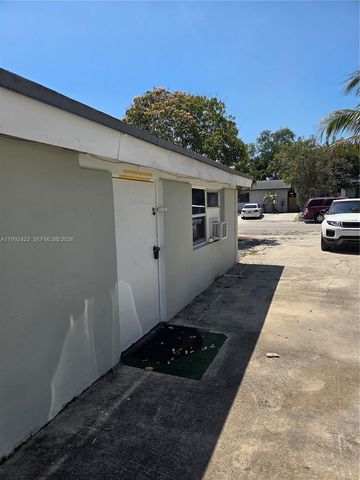 19631 NE 12th Ct EFF, Miami, FL 33179