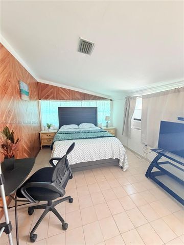 19631 NE 12th Ct EFF, Miami, FL 33179