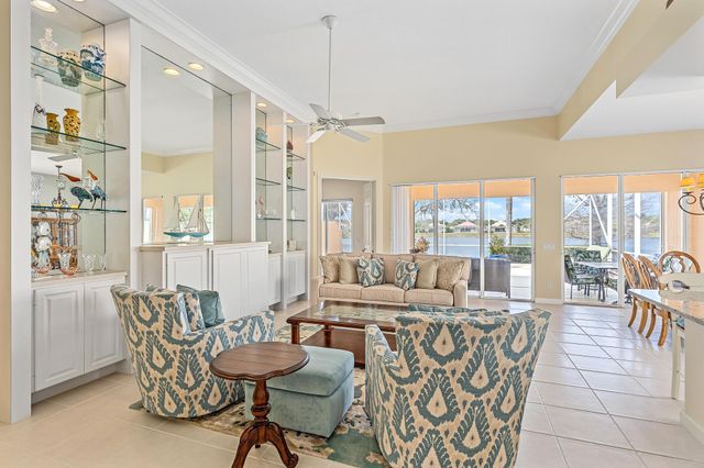 8764 Oldham Way, Palm Beach Gardens, FL 33412