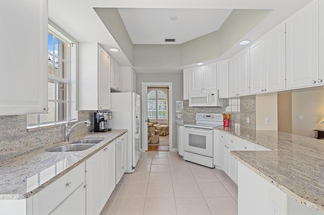 8764 Oldham Way, Palm Beach Gardens, FL 33412