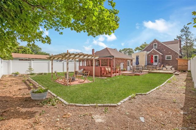 430 Staples Street, Farmingdale, NY 11735