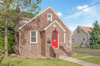 430 Staples Street, Farmingdale, NY 11735