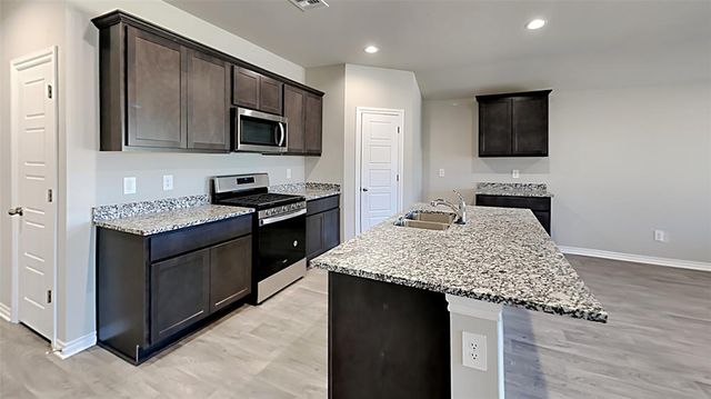 4220 Colt Drive, Mustang, OK 73064