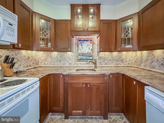 79 OAKRIDGE DR, Langhorne, PA 19047