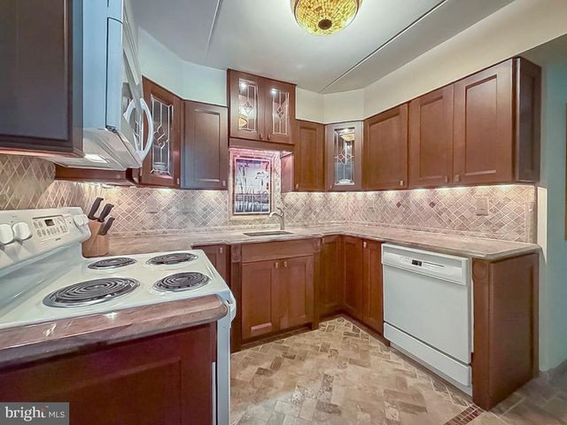 79 OAKRIDGE DR, Langhorne, PA 19047