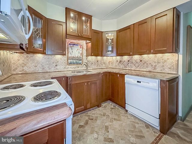 79 OAKRIDGE DR, Langhorne, PA 19047