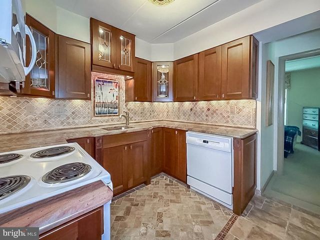 79 OAKRIDGE DR, Langhorne, PA 19047