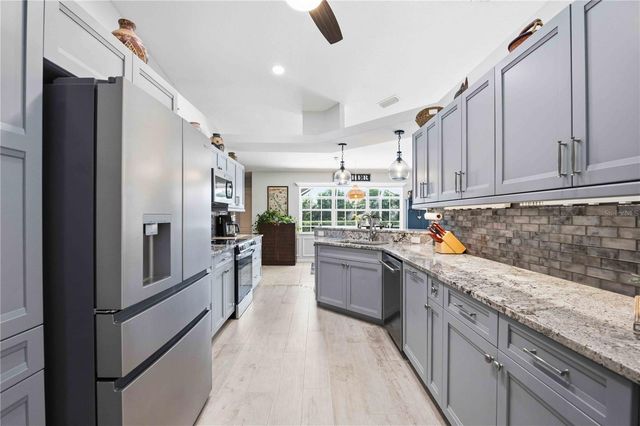1052 W TRUMAN STREET, Nokomis, FL 34275