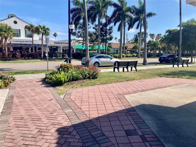 1052 W TRUMAN STREET, Nokomis, FL 34275
