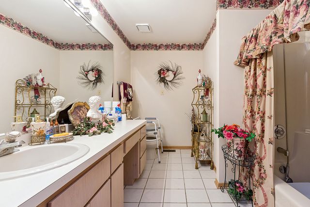 17273 Lakebrook Drive, Orland Park, IL 60467