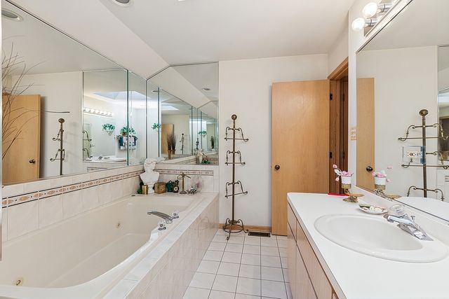 17273 Lakebrook Drive, Orland Park, IL 60467