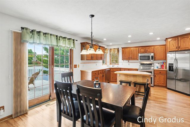 975 Bluff Lake Drive, Zeeland, MI 49464