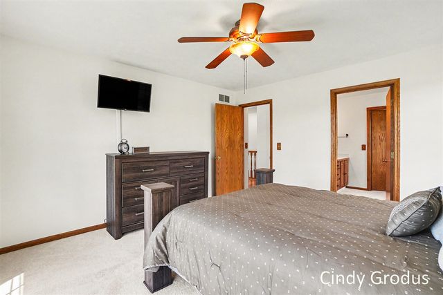 975 Bluff Lake Drive, Zeeland, MI 49464