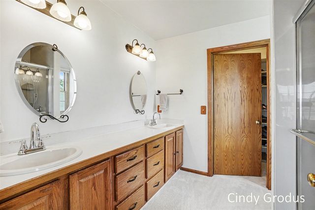 975 Bluff Lake Drive, Zeeland, MI 49464