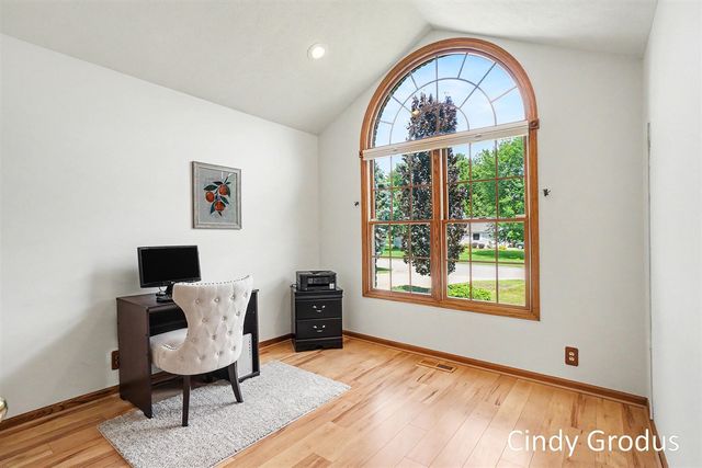 975 Bluff Lake Drive, Zeeland, MI 49464