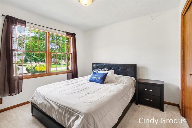 975 Bluff Lake Drive, Zeeland, MI 49464