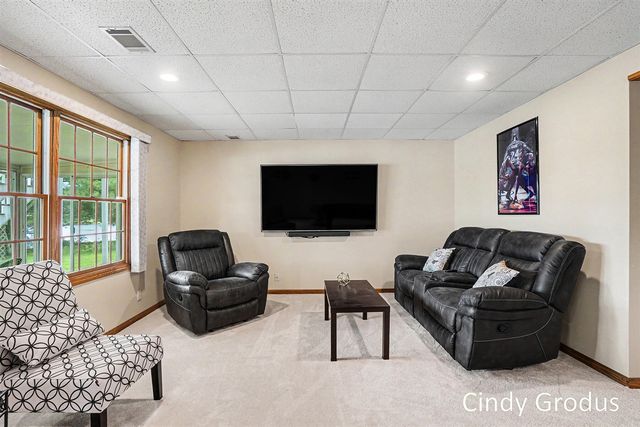 975 Bluff Lake Drive, Zeeland, MI 49464