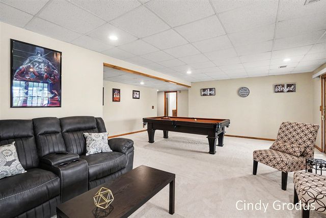 975 Bluff Lake Drive, Zeeland, MI 49464