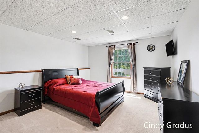 975 Bluff Lake Drive, Zeeland, MI 49464