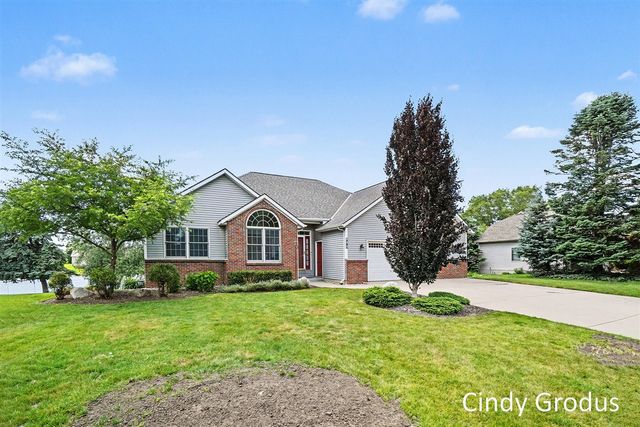 975 Bluff Lake Drive, Zeeland, MI 49464