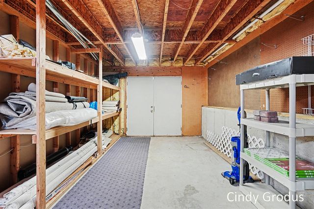 975 Bluff Lake Drive, Zeeland, MI 49464