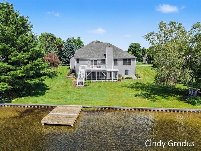 975 Bluff Lake Drive, Zeeland, MI 49464