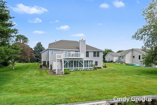 975 Bluff Lake Drive, Zeeland, MI 49464