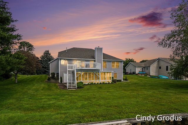 975 Bluff Lake Drive, Zeeland, MI 49464