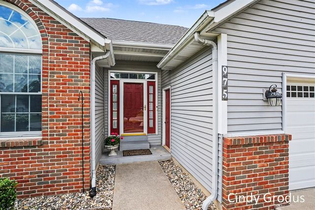 975 Bluff Lake Drive, Zeeland, MI 49464