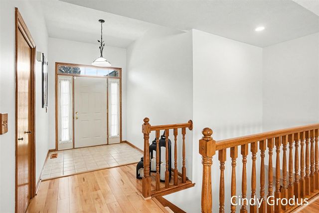 975 Bluff Lake Drive, Zeeland, MI 49464