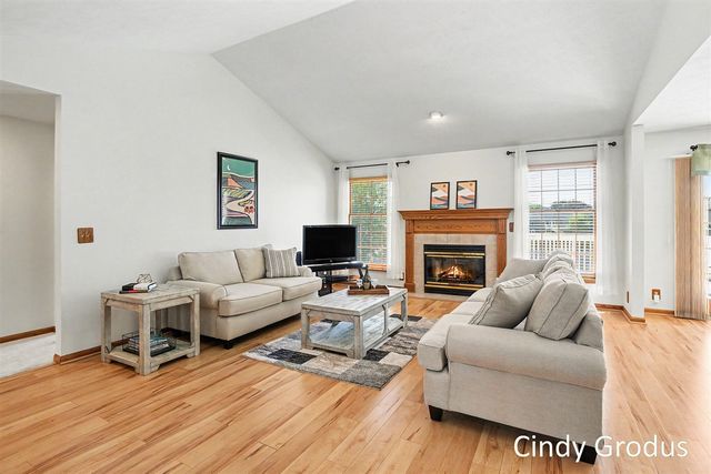 975 Bluff Lake Drive, Zeeland, MI 49464